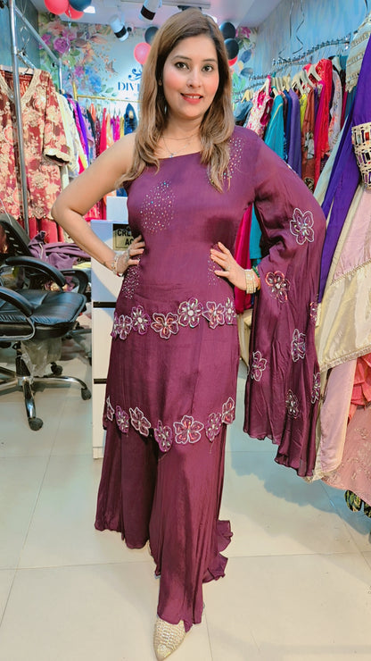 "ONE SHOULDER" INDOWESTERN