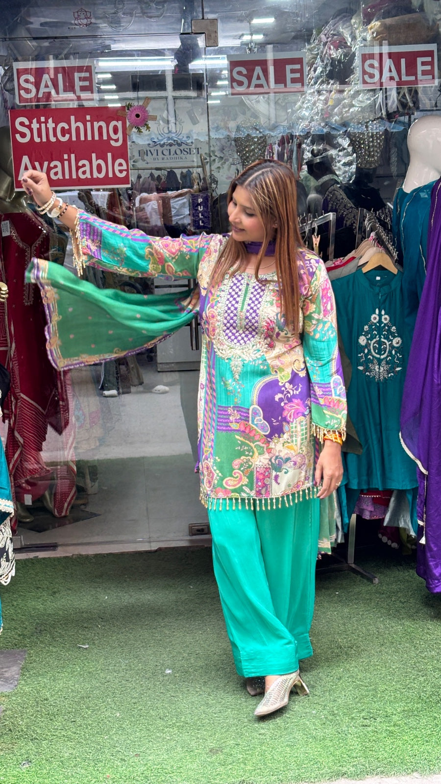 Noor-e-Farshi – Pure Crepe Farshi Salwar Suit